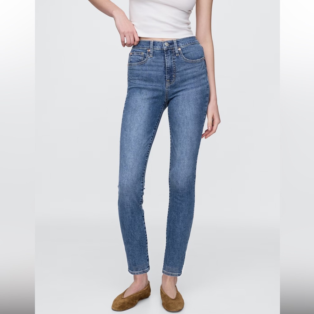 Gap 1968 Mid Rise True Skinny Jeans, Medium Indigo Denim, size 27 reg.